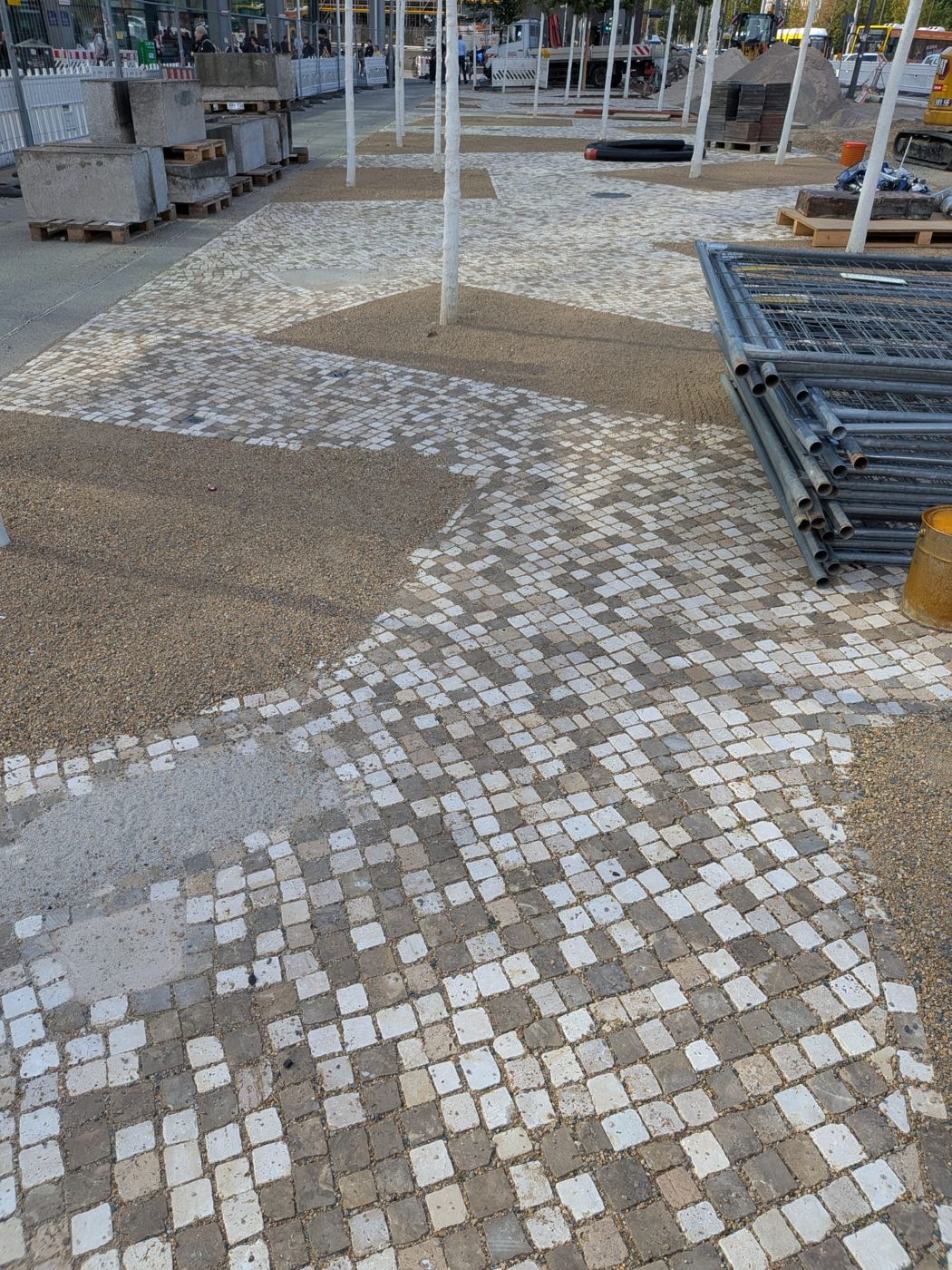 Mosaikpflaster im Bogen verlegt
