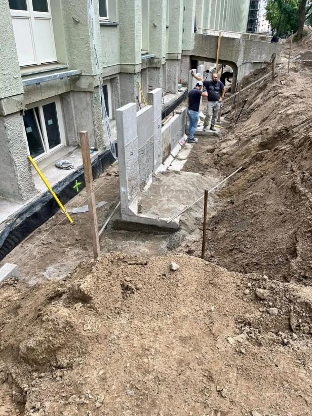 Winkelsteine setzen am Bestandsgebäude